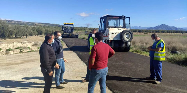 Asfaltado del Camino del Cementerio de Escóznar y Obéilar