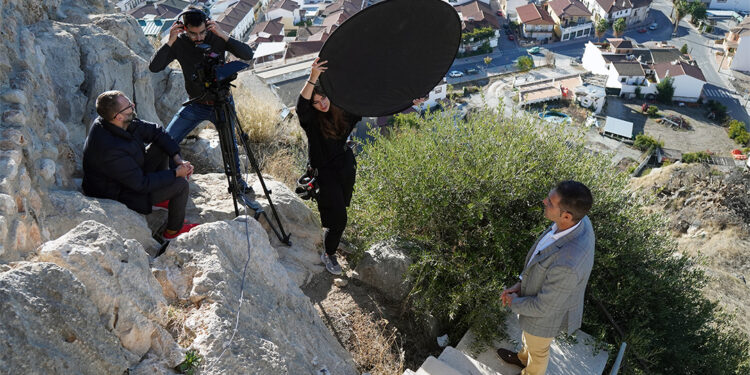 El alcalde participa en el rodaje del documental “María Manrique, La Gran Capitana”