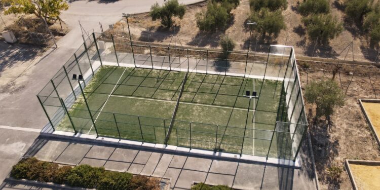 Tocón estrena pista de pádel