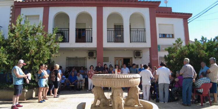 El ayuntamiento y la ciudadanía del municipio vuelven a solicitar a la Junta la reincorporación inmediata de los administrativos de atención primaria de Tocón, Brácana, Obéilar y Escóznar.