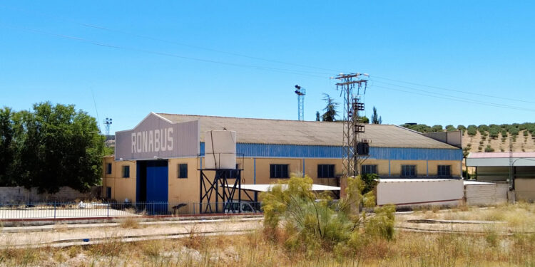 El ayuntamiento adquiere la nave adjunta al polideportivo