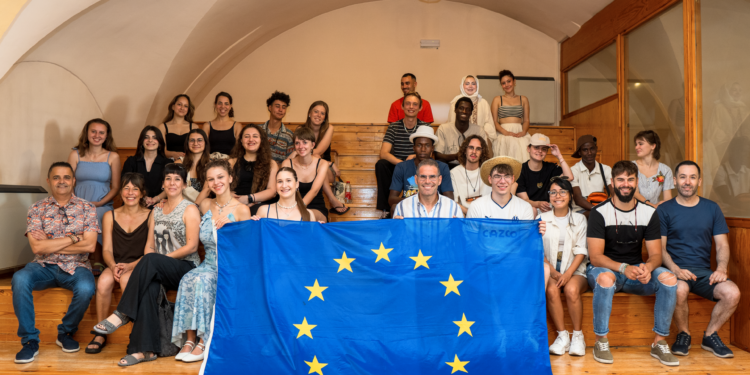 Campo de Voluntariado Internacional del Parapanda Folk 2025